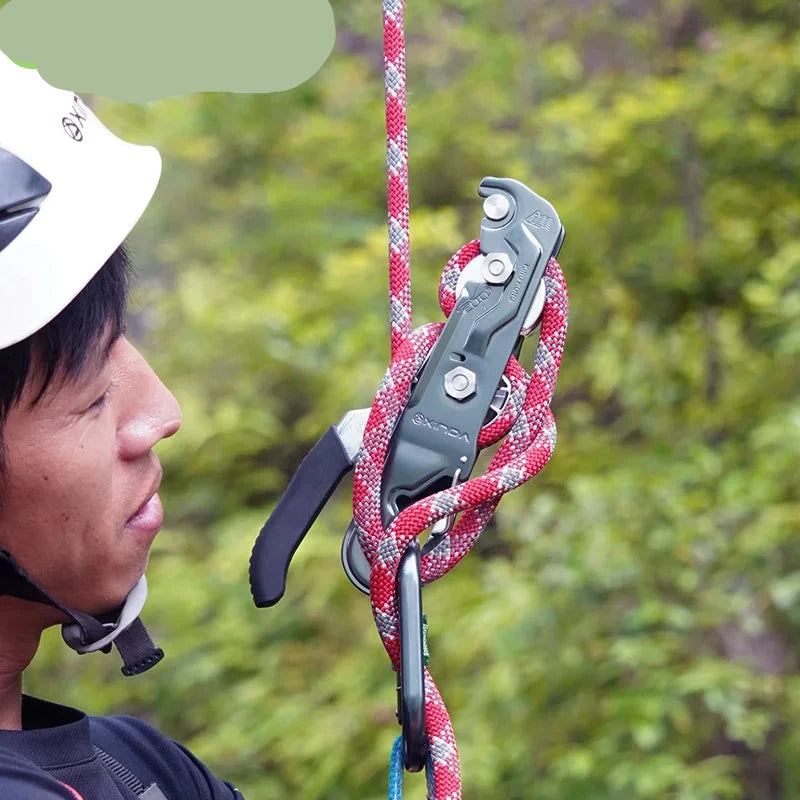 Professional Rappelling Device with Handle Control