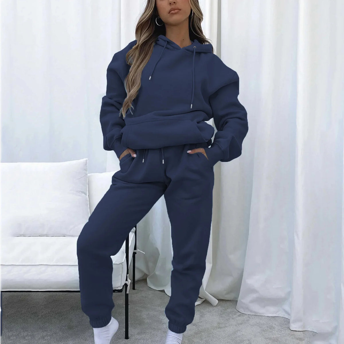 Cozy and Stylish: 2-Piece Tracksuit Set