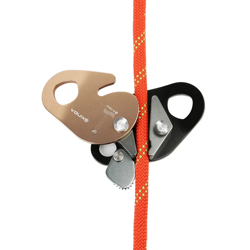 Automatic Locking Carabiner & Rope Grasp for Climbing Safety